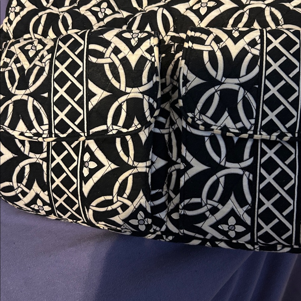 VERA BRADLEY “Concerto” quilted cotton Hobo. Black/white - Picture 3 of 9